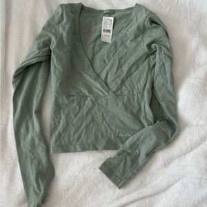 Never worn pacsun long sleeve